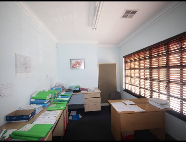 133M² BUSINESS TO LET IN BEDFORD GARDENS